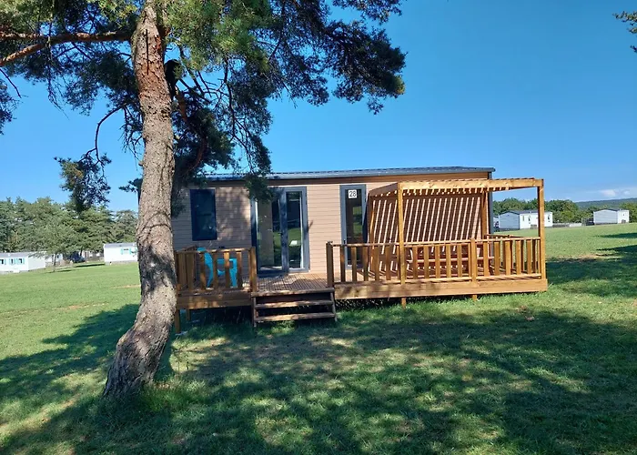 Domaine Du Bel Air פארק נופש בר-סור-סיין